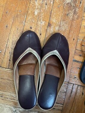 Classic used wine Slip-On Women's Leather Slippers with gold  Trim